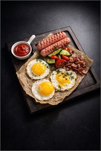 {{photo.Alt || photo.Description || 'Завтрак с сосисками и беконом '}}